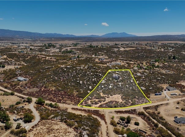 714 Rolling Hills Drive, Aguanga, CA 92536