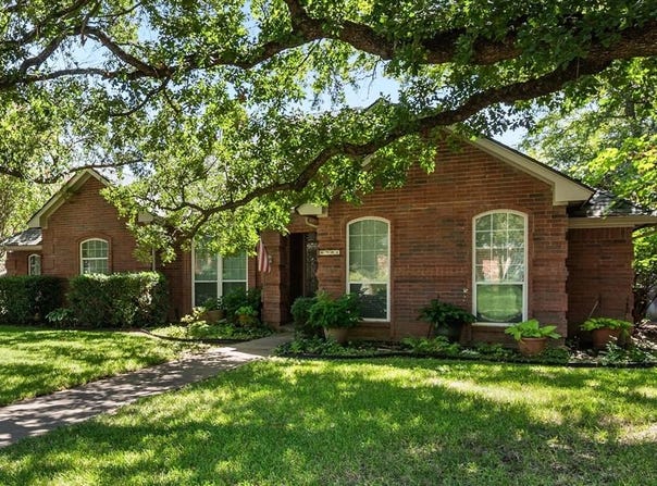 6901 Thornbird Lane, Arlington, TX 76001