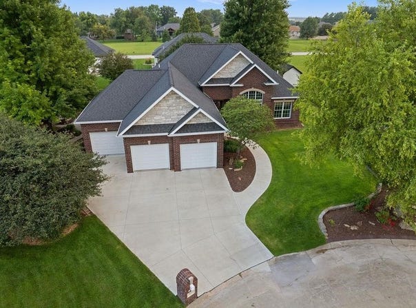 4615 Country Shadows Place, Columbus, NE 68601