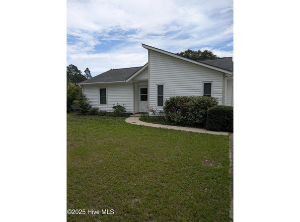 214 W Volant Street, Hubert, NC 28539