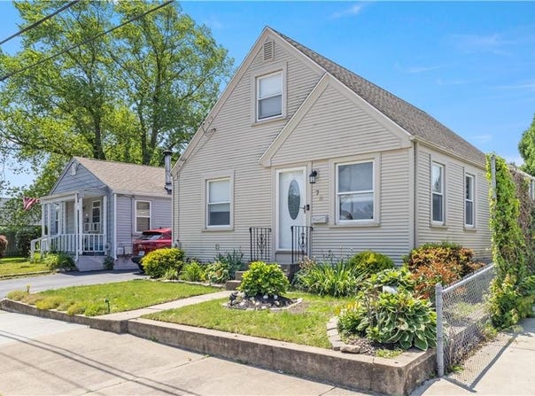 75 Crescent Avenue, Cranston, RI 02910