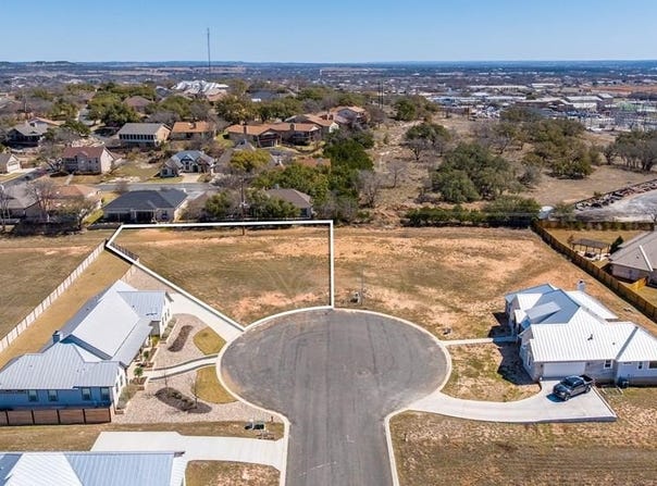 608 Gibson Ct, Fredericksburg, TX 78624