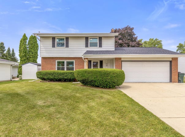 1700 Drexel Blvd, South Milwaukee, WI 53172