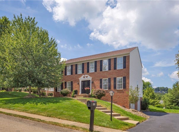 9107 Cherry Blossom Dr, Adams Twp, PA 16046