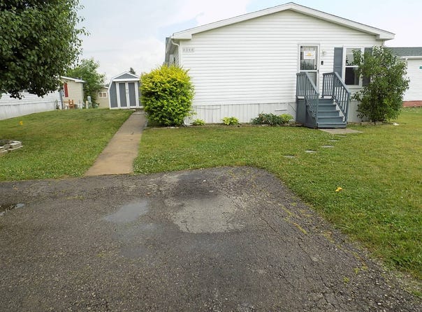 2346 Charter Oak Ct, Newport, MI 48166