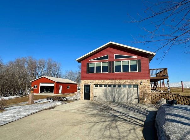 438152 Northside Dr., Lake City, SD 57247