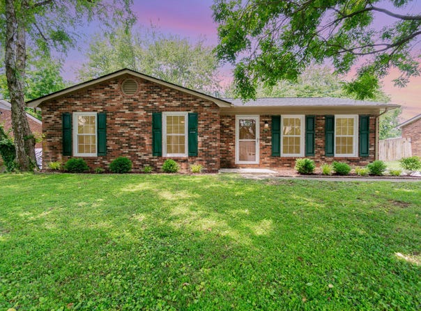 105 Queensway Drive, Versailles, KY 40383