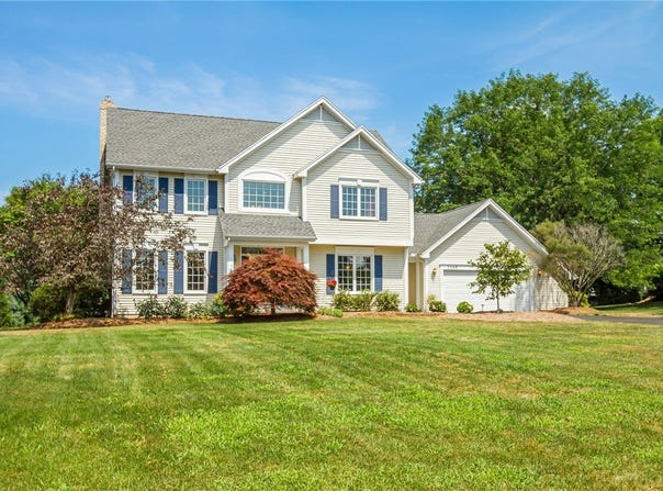 7368 Rolling Meadows Way, Victor, NY 14564