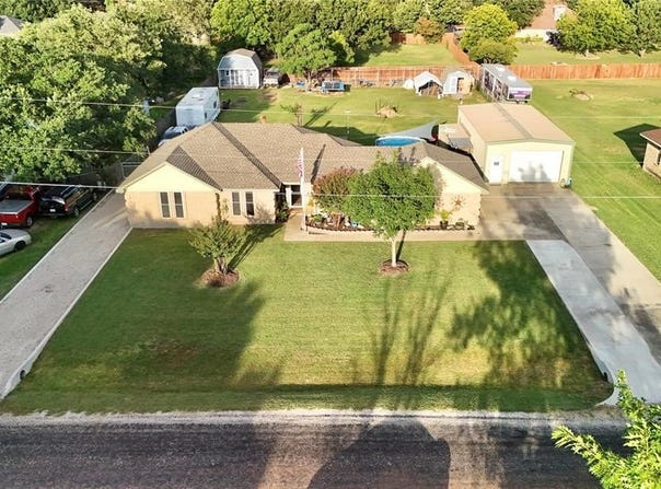 130 Crest Brook Drive, Red Oak, TX 75154