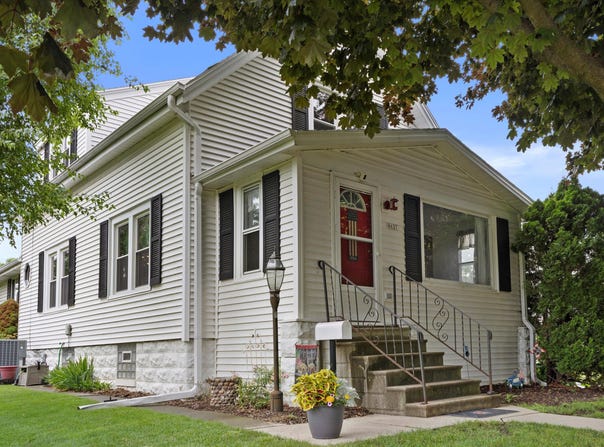8627 W Arthur Ave, West Allis, WI 53227