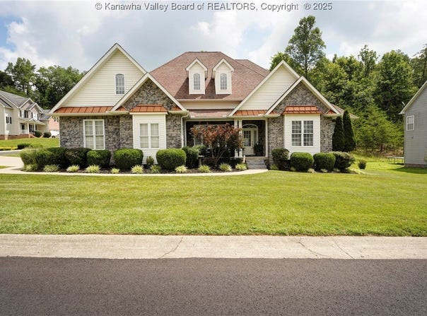 18 Hyde Park Road, Winfield, WV 25213