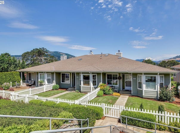 1826 ARMADALE AVE, Hood River, OR 97031