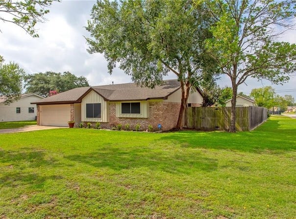 2400 Barak Lane, Bryan, TX 77802
