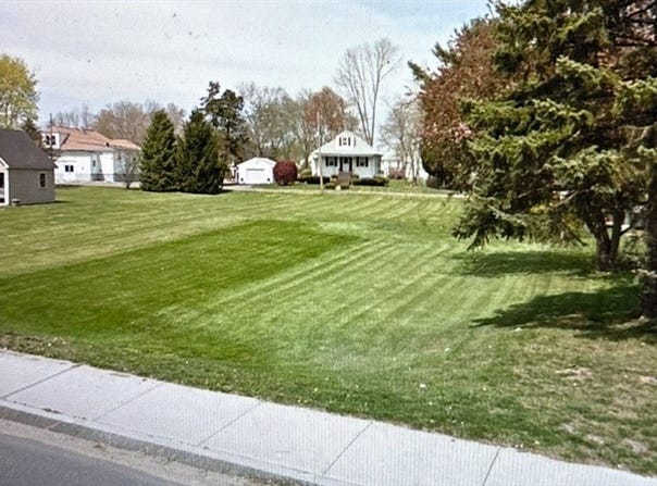 Hart St, Taunton, MA 02780