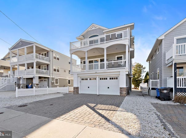 220 TAYLOR AVENUE, BEACH HAVEN, NJ 08008