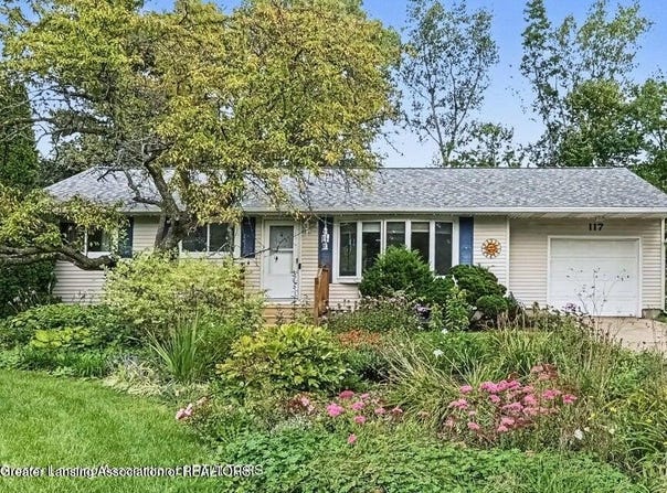117 Woodhaven Drive, Lansing, MI 48917