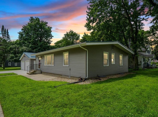 403 7th Ave SE, Independence, IA 50644