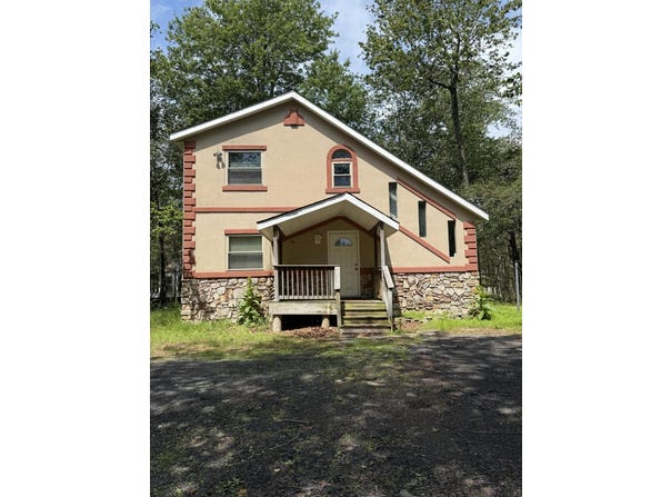 9737 Cardinal Lane, Tobyhanna, PA 18466