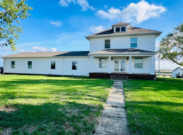 2084 130th St, Essex, IA 51638