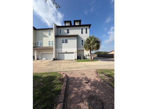 116 Lavaca Cir, ROCKPORT, TX 78382