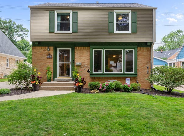 171 N 89th St, Wauwatosa, WI 53226