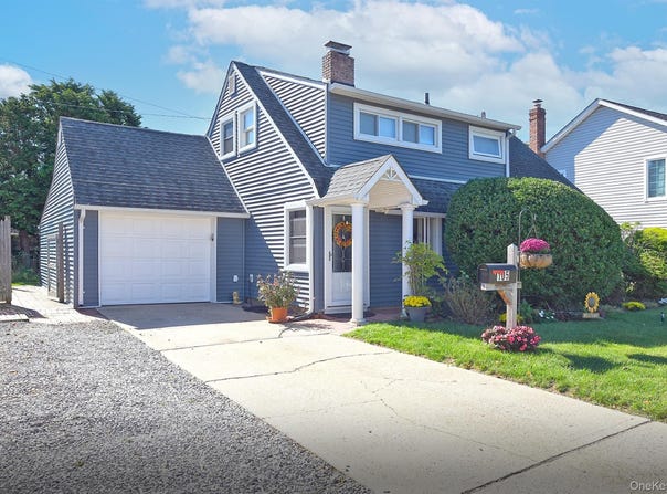 105 Bucket Lane, Levittown, NY 11756