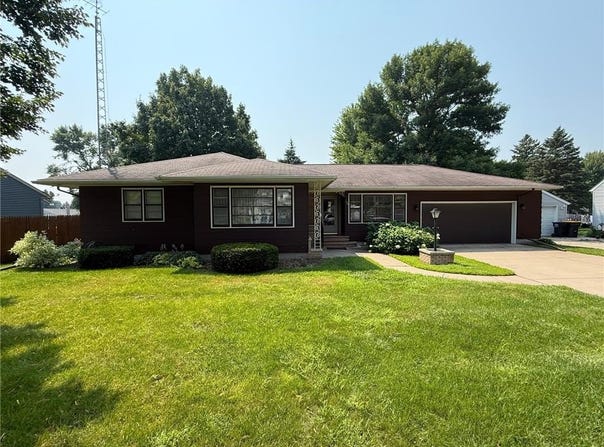 104 2nd Avenue NW, Fairfax, MN 55332