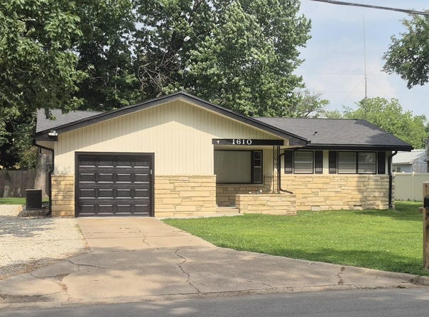 1610 Mound St, Winfield, KS 67156