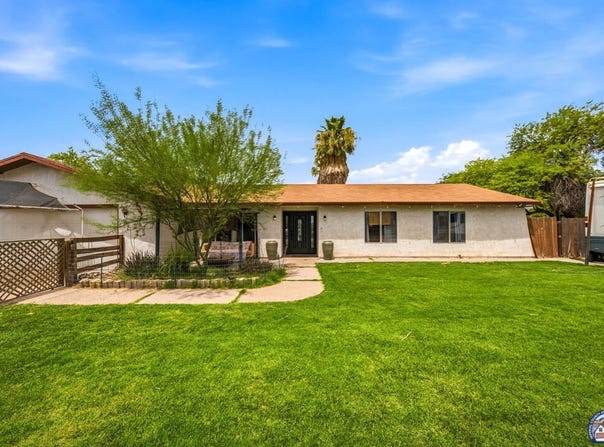 2015 Erwin Rd, El Centro, CA 92243