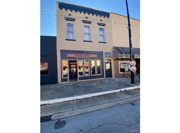 105 W State Street, Nokomis, IL 62075