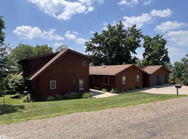 710 High Street, Eldon, IA 52554