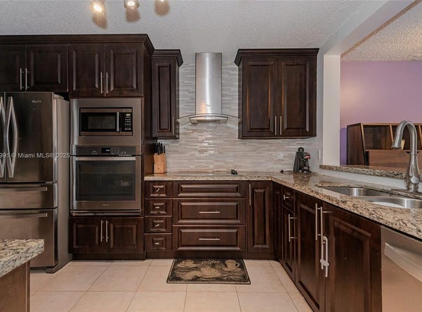 11733 NW 11th St, Pembroke Pines, FL 33026