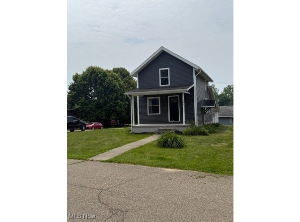 637 Maple Street, Newcomerstown, OH 43832