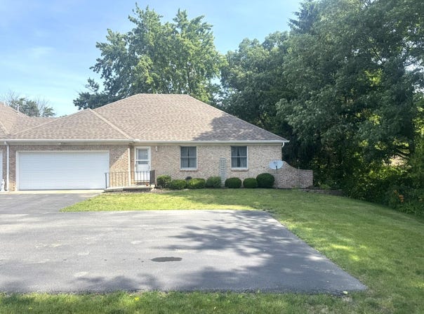 641 D Begonia Street SE, DeMotte, IN 46310