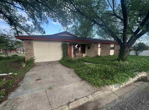 1208 Olive Street, Llano, TX 78643