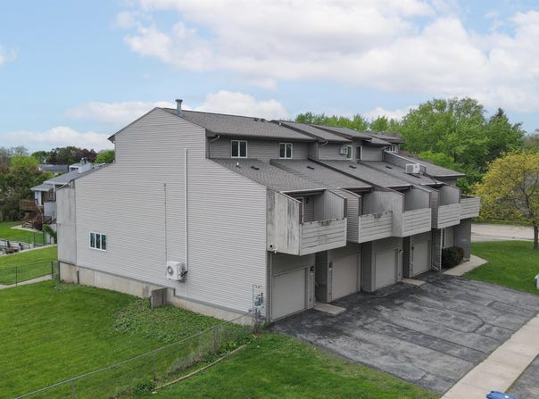 1017 GREENWOOD Court, OSHKOSH, WI 54901