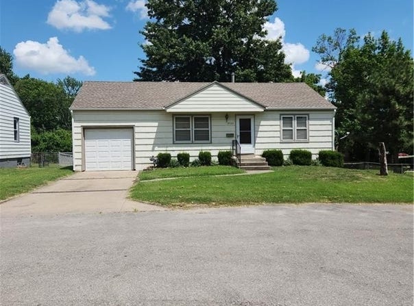 9529 Summit Street, Lenexa, KS 66215