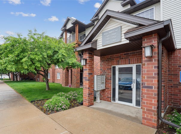 6440 EP True Parkway unit: 3102, West Des Moines, IA 50266