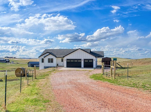 4 Ruby Ln, Moorcroft, WY 82721