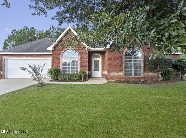 2933 Village Circle, Ocean Springs, MS 39564