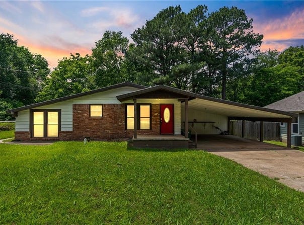 1815  N Woolsey  AVE, Fayetteville, AR 72703