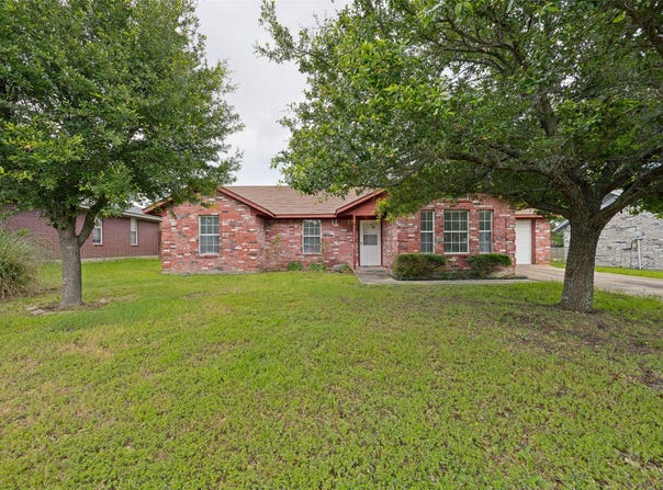 1009 Enlow Circle, Commerce, TX 75428