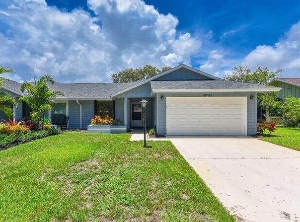 12726 SE Pinehurst Court, Hobe Sound, FL 33455