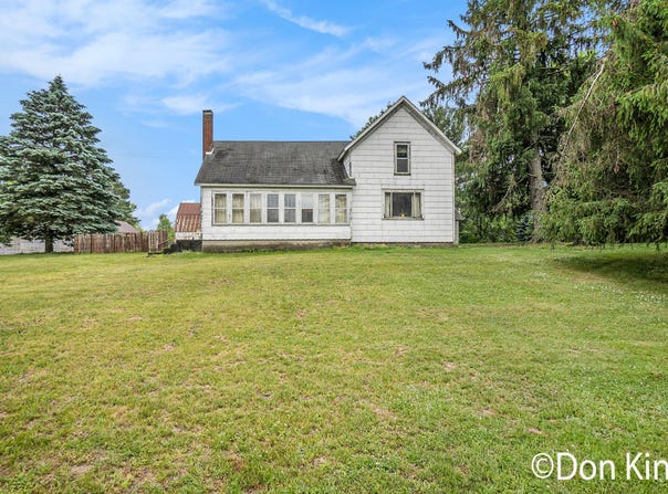 1385 W Cutler Road, Edmore, MI 48829