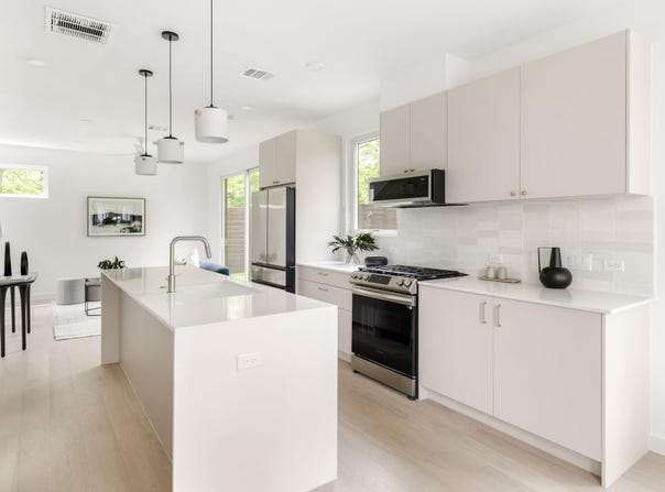 3209 Dolphin Dr, Austin, TX 78704