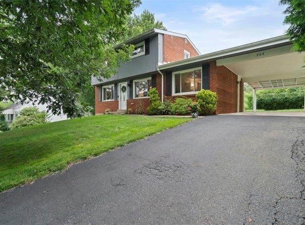 306 Bayberry Dr, Ross Twp, PA 15237