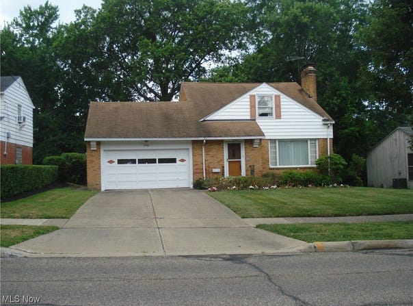 2466 N Taylor Road, Cleveland Heights, OH 44118
