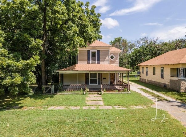 910 Illinois Street, Neodesha, KS 66757