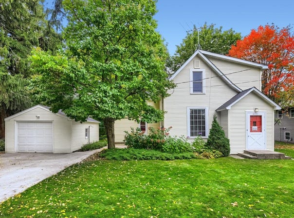 6051 Upper 46th Street N, Oakdale, MN 55128