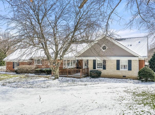 116 E Farnham Lane, Wheaton, IL 60189
